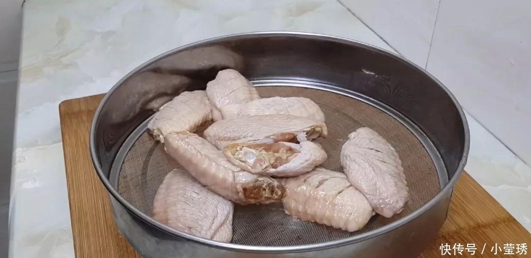 10个鸡翅, 1瓶可乐, 教你在家自制可乐鸡翅, 好吃到满嘴都是油