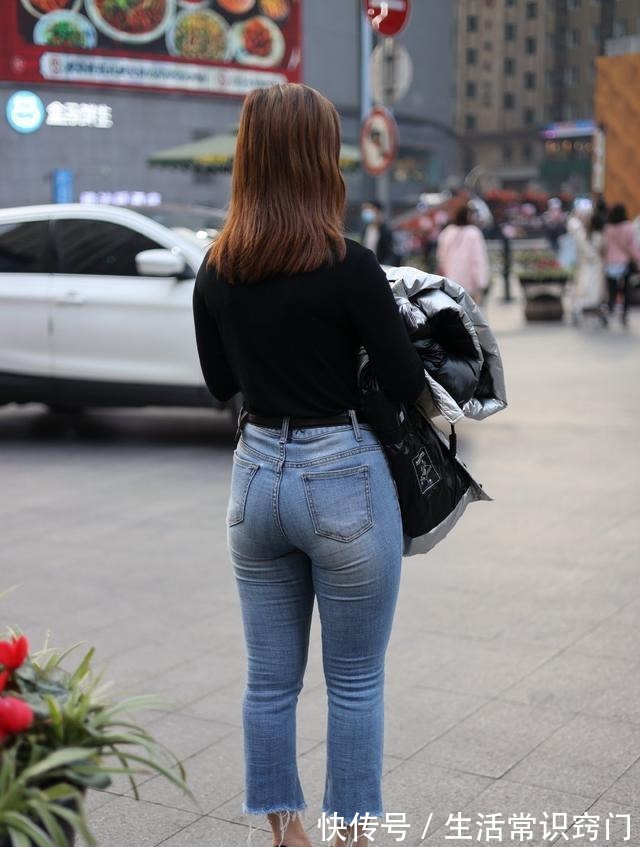 美女 “婴儿肥”的瑜伽裤美女,选择好看的裙子,展示身材!