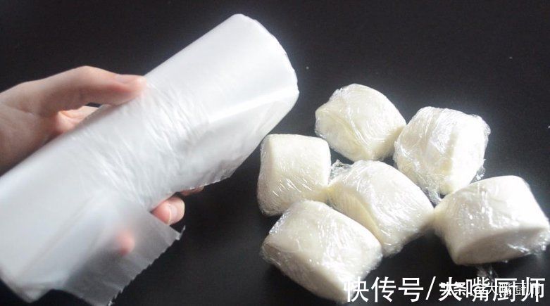 馒头保存别冷藏了,教你1招,放1年不干不开裂,像刚蒸的一样新鲜