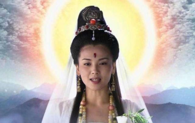 唯独|6个版本“观音菩萨”,前五位都只是在模仿,唯独她被路人跪拜