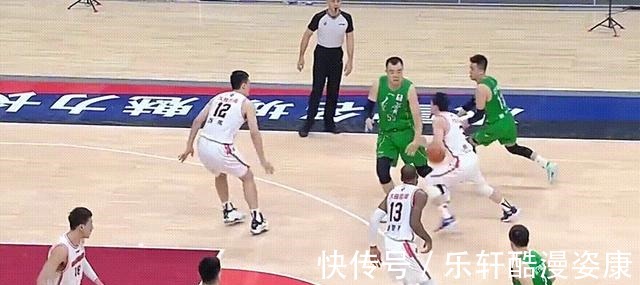 辽宁队|辽宁老队长鼻骨骨折!威姆斯态度嚣张,CBA真能容他撒野