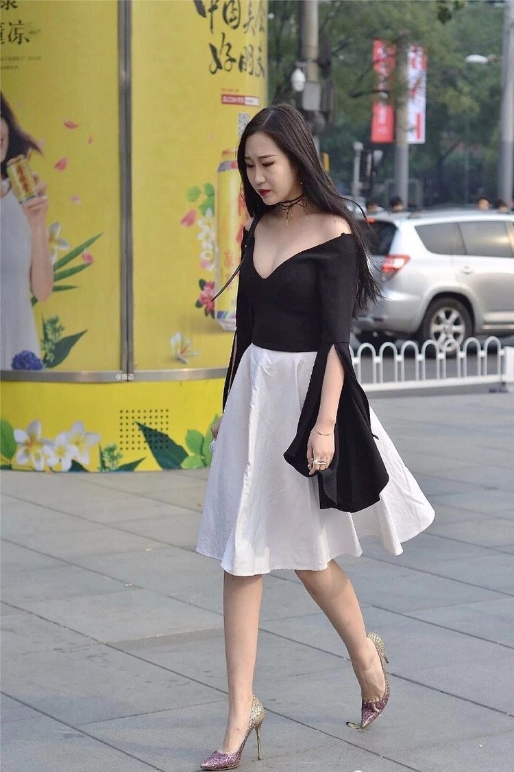长裙|街拍:个性长袖上衣配半身长裙,温柔范儿十足!