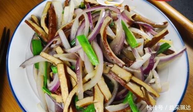 洋葱|炒洋葱时加“一物”,每天炒一盘,补钙质,软化血管,血管通畅了
