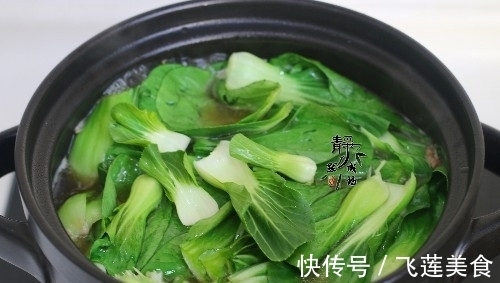 油菜|中午用2两肉炖了1锅菜,汤鲜菜香,无肉不欢的老公也抢着吃