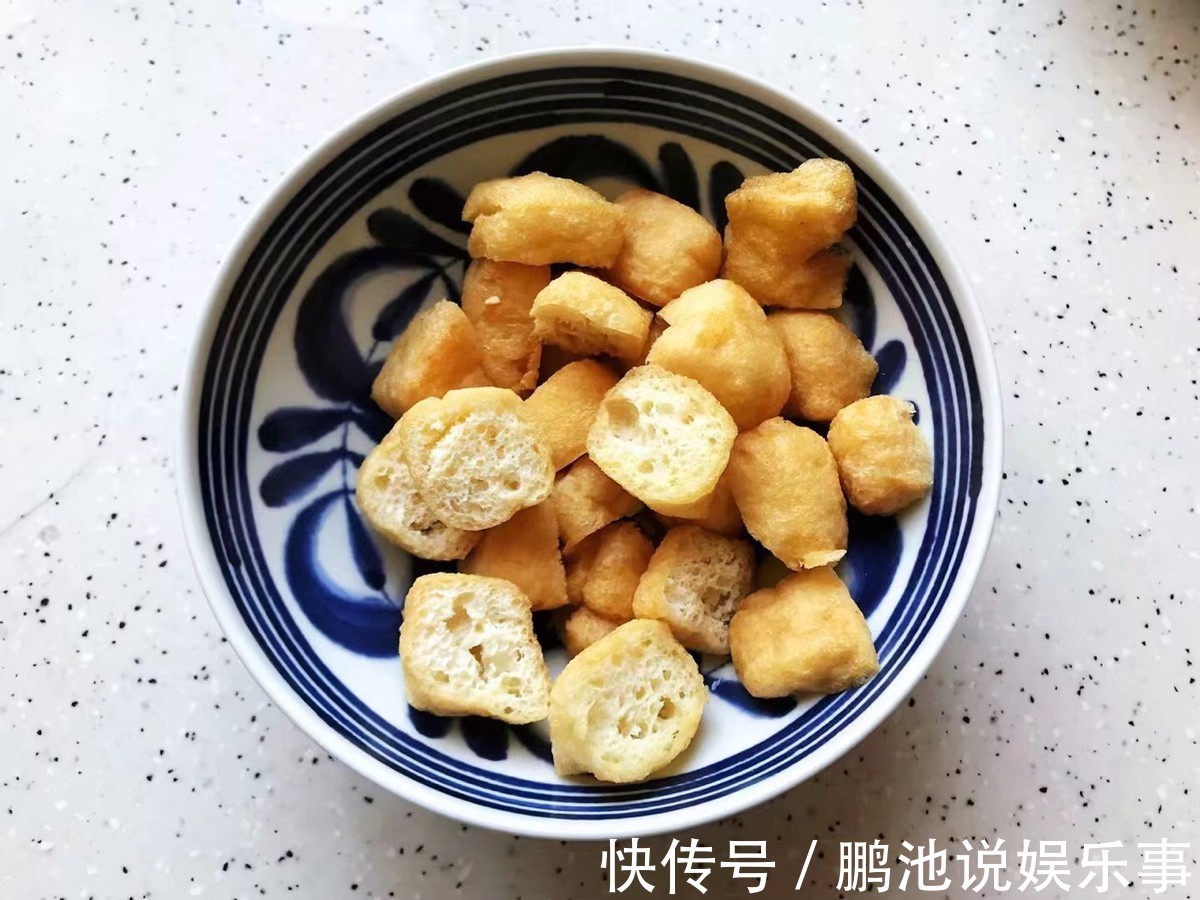 腊肠炒儿菜|家常炒儿菜的做法，加入小米椒，香辣下饭，太解馋了