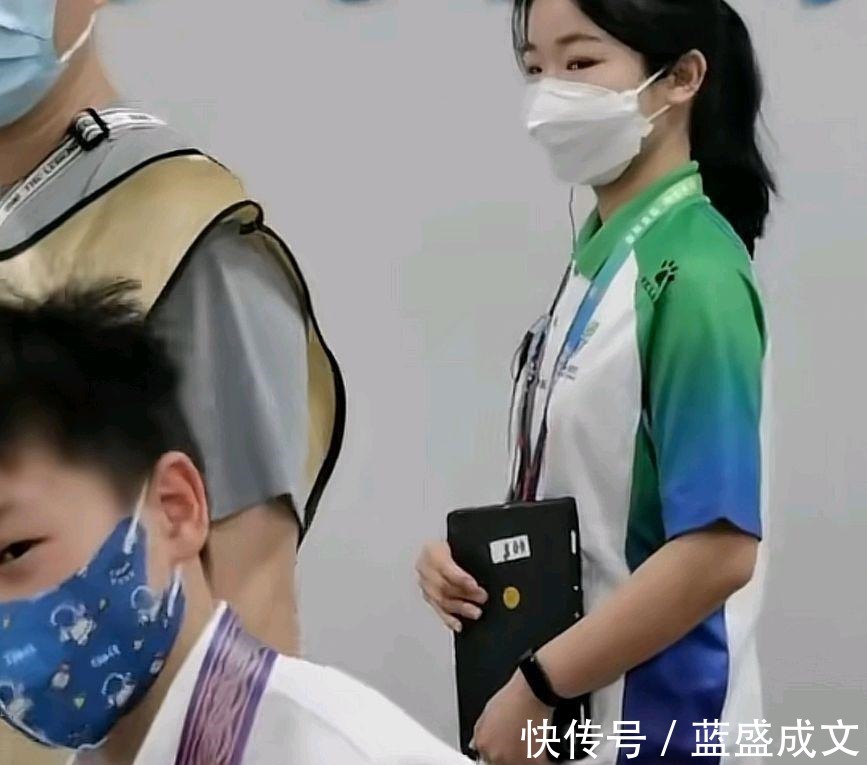 风云人物|记者从全红婵口中套出“秘密”!恩师赶紧把红姐推走,还好动作快!