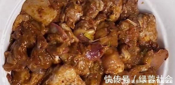 鲜嫩|平时多给家人做它吃,不油炸不煎炒,拌料一腌一蒸,鲜嫩软烂,香