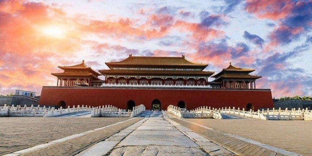 外交事宜|李鸿章宴请外国人吃饭,吃到一半没菜了,他灵机一动成就了一道名菜