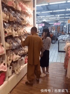 |搞笑GIF:这鸟是饿急了,才冒险来头人类的食物