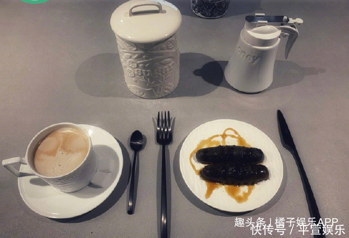 明星疫期居家全变厨师,何炅这菜我学不会,华晨宇这菜我吃不饱