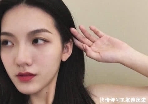 黑头 鼻子上挤出“白色条状物”?护肤达人:学会这3招,“草莓鼻”再也与你无缘