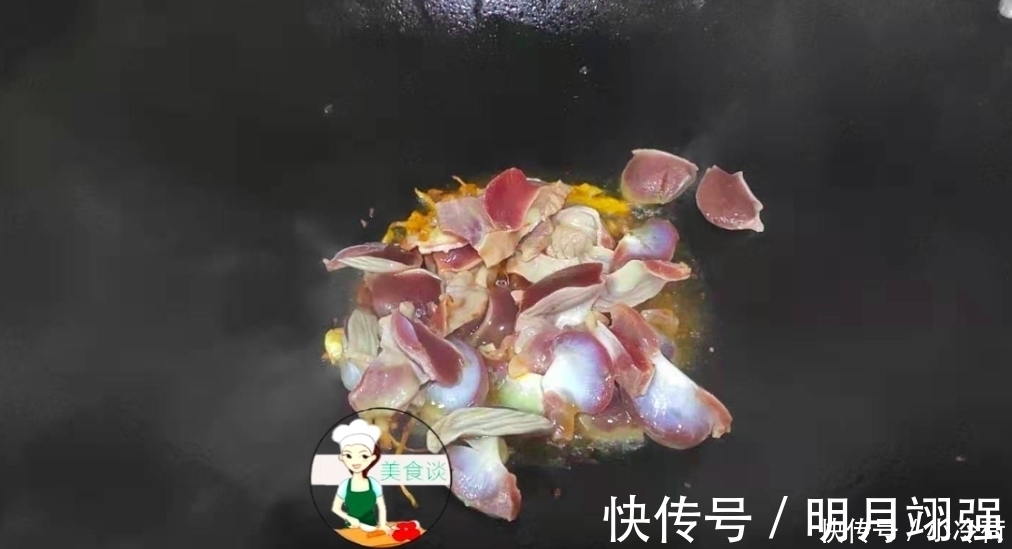 此青菜,铁含量比番茄多20倍,简单炒一炒,鲜香脆嫩,补血要多吃