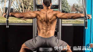 动作|在进行肩部训练时,三角肌后束没有感觉,要了解这几个调整动作