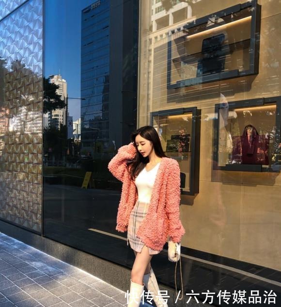 奶昔|孙允珠高清美图:樱桃芒果奶昔甜蜜格纹拼搭裙!