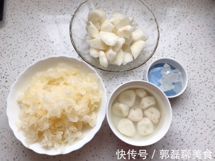 养肝|雪梨银耳汤,润肺去燥养肝健脾,女人常喝滋润又养颜