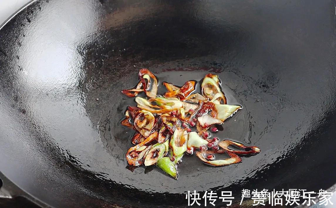 洋葱丝|怪不得饭店的凉拌洋葱那么好吃原来技巧全在这，学不会可惜了