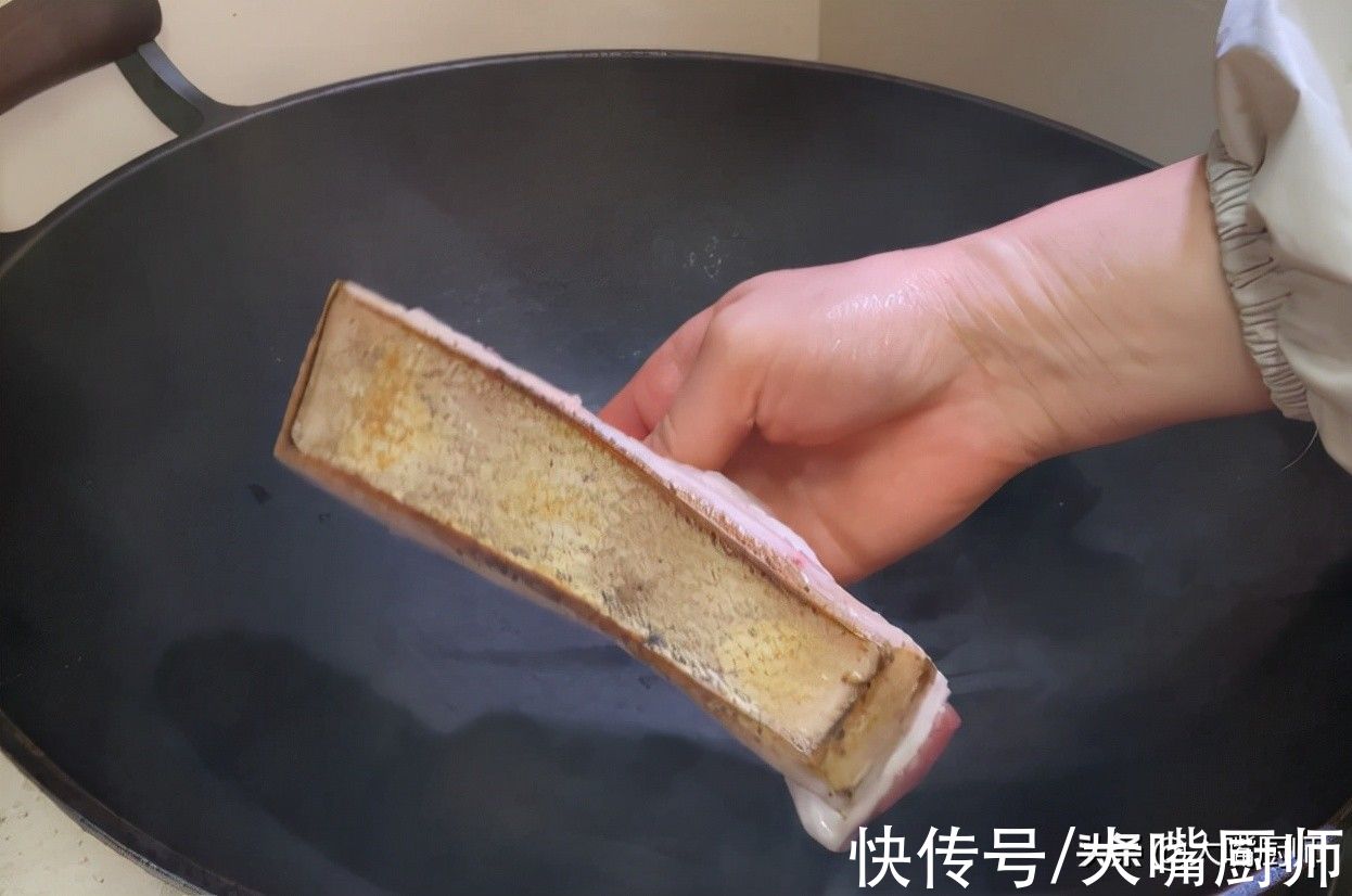 ?老广教你梅菜扣肉的地道做法，好吃的关键有3点，口感酥烂味道香