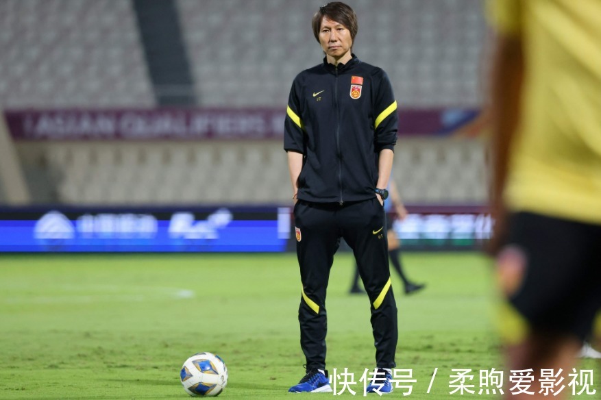体能|国足内讧!韦世豪和李铁团队爆冲突,被足协开除,李霄鹏面临两难