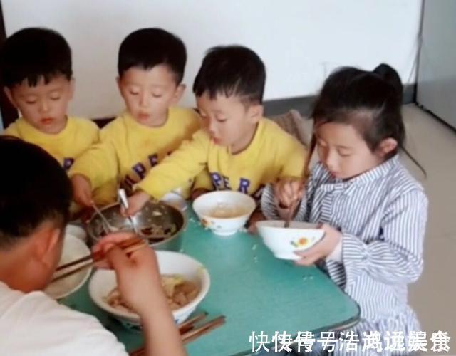 老头子|奶奶看到女儿带孙子回家,冲着老头子大喊,快关门,小吃货到了。