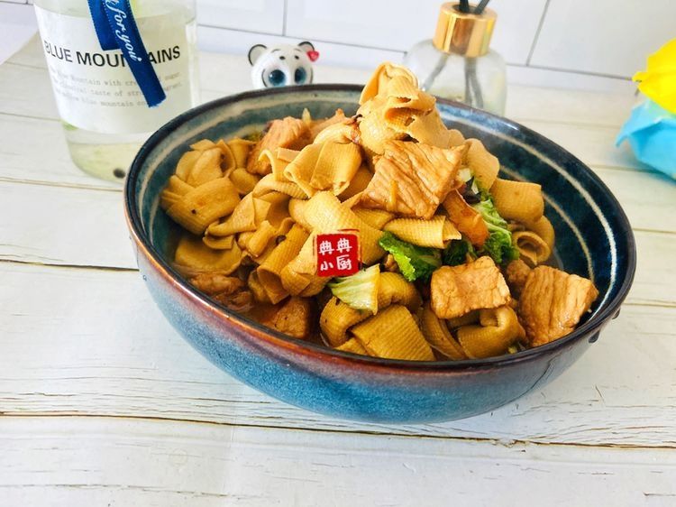 这一到冬天,我最喜欢猪肉蔬菜一锅烩了,好吃又简单