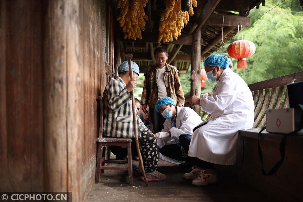 icphoto|贵州丹寨：“夫妻村医”守护大山村民健康二十余载