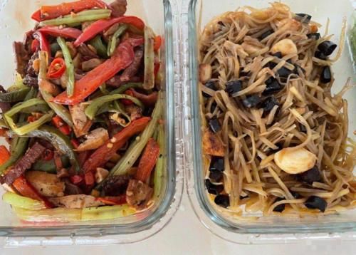 明星年夜饭吃啥？贾乃亮吃24道菜，张柏芝吃外卖，她吃剩饭剩菜