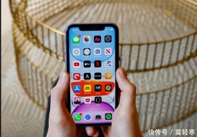 无线充电|苹果出大招，iPhone11一夜沦为“清仓价”，网友：等到了