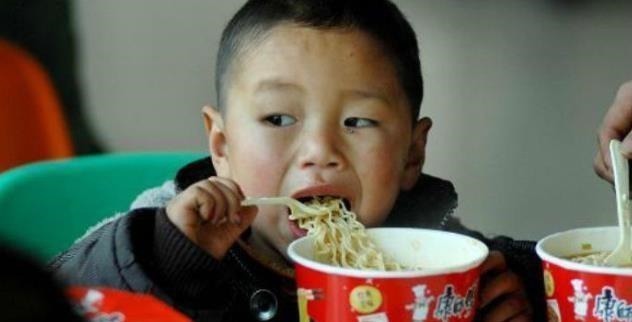 孩子|它是脾胃“第一杀手”,让娃积食不长个,很多家长却常给孩子吃