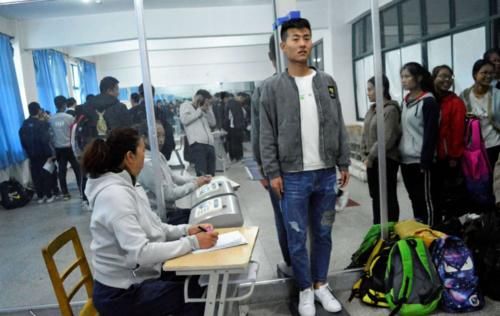 中小学生“身高标准”出炉，毕业前达到这里才算达标，别拖了后腿