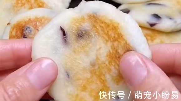 山药小饼|冬季，多给孩子吃这个，低糖少油，一拌一煎出锅，比吃面包饼干强