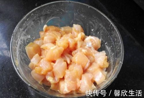 鸡胸肉|黄瓜和“它”是好搭档，一盘2元钱，每晚吃一点，甩赘肉细蛮腰