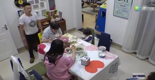 哆啦拳王邹市明的家，明明是个硬汉，家里还有很童心的设计