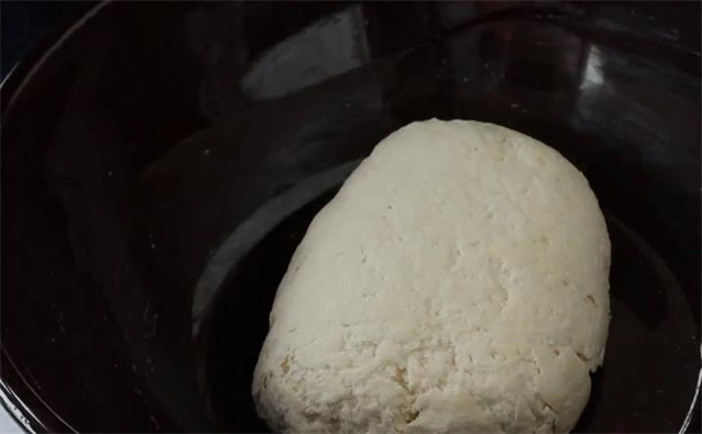 面团|想吃凉面不用出去吃，手把手教你在家做饸饹凉面，筋道爽滑又好吃