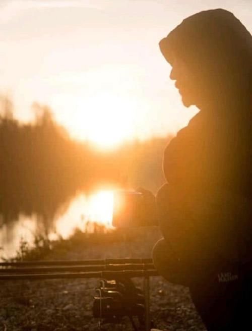 在欧洲钓鲤鱼是一项非常高大上的运动,一套装备要几干欧