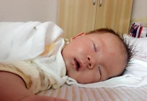 湿巾|三个月的宝宝“淹脖子”,原来是它们惹的祸,宝妈们可别再用了