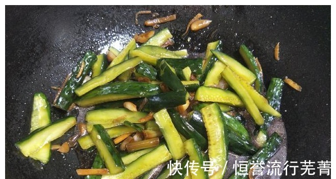 妈妈|妈妈用了10多年的腌黄瓜方法，详细做法教会你，清脆爽口，嘎嘣！