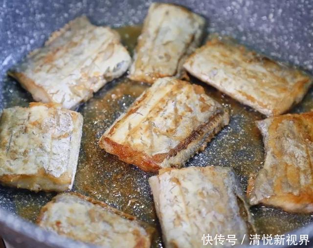 带鱼|煎带鱼用面粉还是淀粉教你好吃的做法,柔嫩皮不破,香酥不粘锅