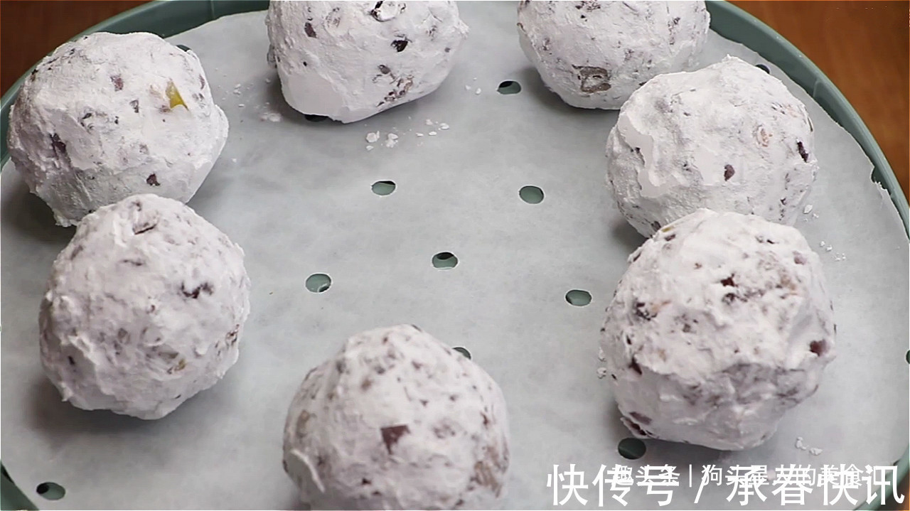 水晶|红豆不要炒豆沙了，教你一道水晶杂粮包，软糯香甜，好吃不胖