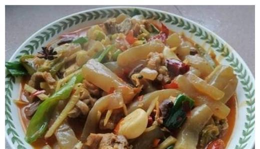 它低热量，高纤维，常吃促进胃肠蠕动，排毒，和鸭肉是经典搭配