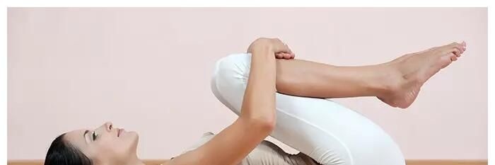 消化系统|仰卧束角式每天躺几分钟,放松身心,打开髋部,好处多多