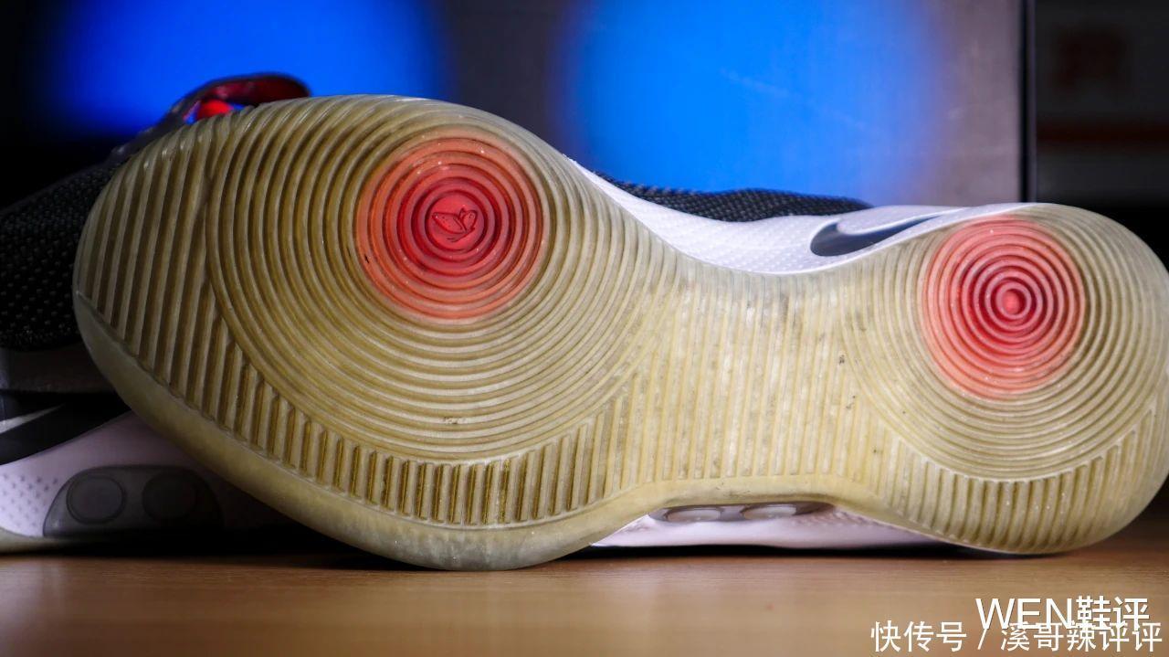 未来的球鞋到底应该是什么样呢Nike的答案就是这款鞋