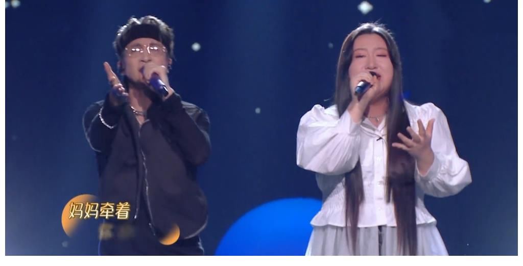 《我們的歌》拍全家福，五位歌手爭(zhēng)著當(dāng)孫子，健美組合失約了