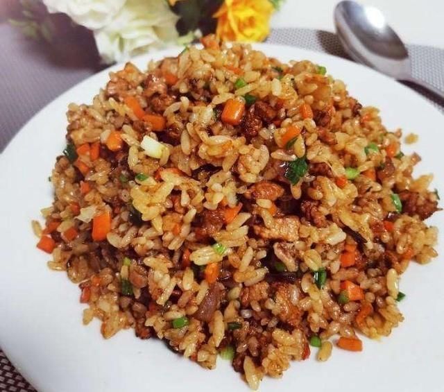 厨师长教你做网红炒米饭,炒饭这么做,让你只想静静地把它吃完