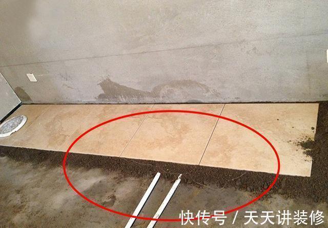 铺地砖|住楼顶的亲戚没有铺木地板,而是选择铺地砖,问了才知道怎么回事