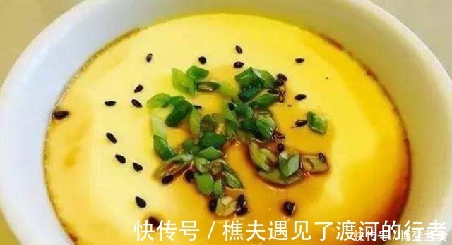 蛋羹|蒸鸡蛋羹应用凉水还是温水？学会这一招，出来又滑又嫩无蜂窝！