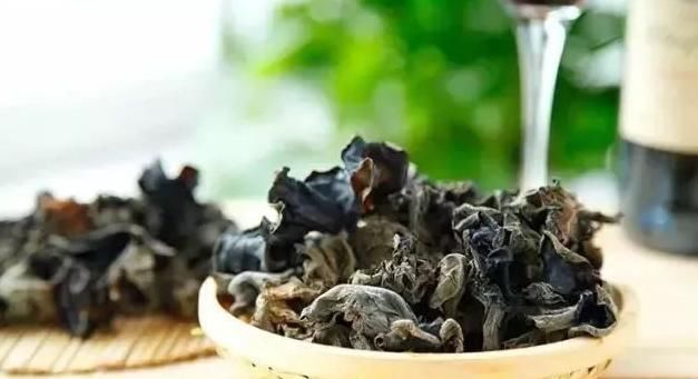 木耳科|喜欢吃木耳的人一定很健康，但是吃木耳的这个禁忌，千万要注意