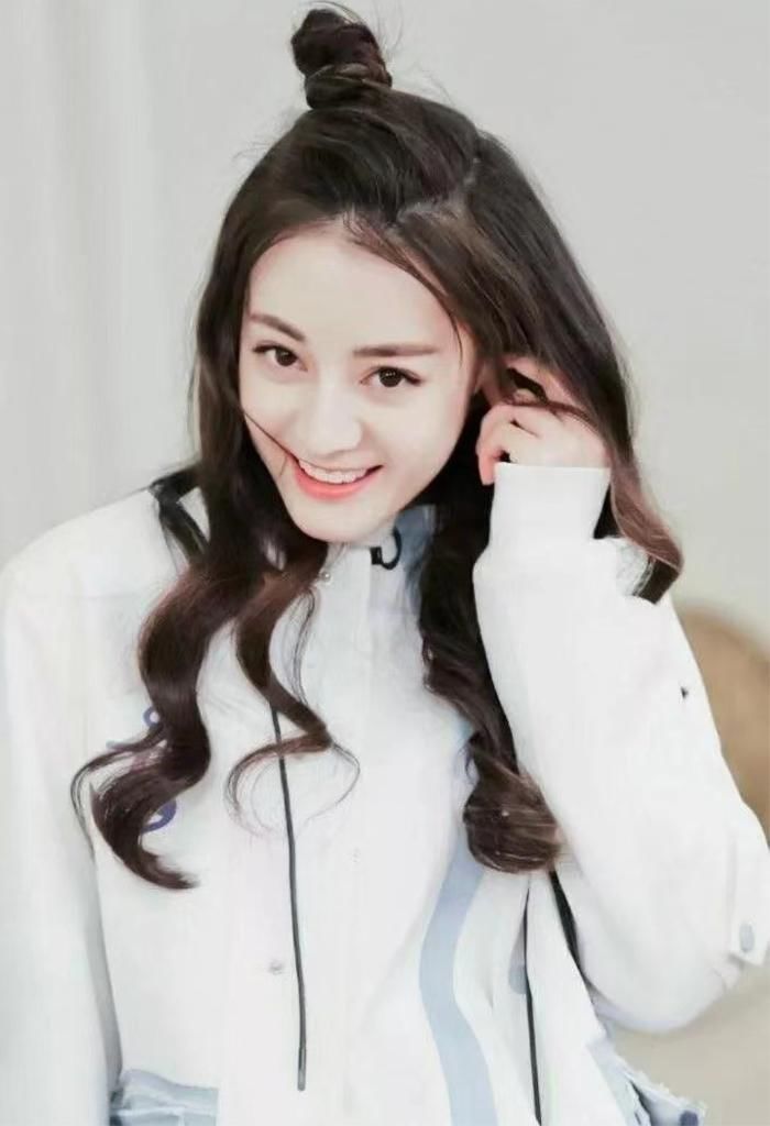 脸小|“丸子头”已过时了!今年流行的是“苹果头”,时髦减龄、显脸小