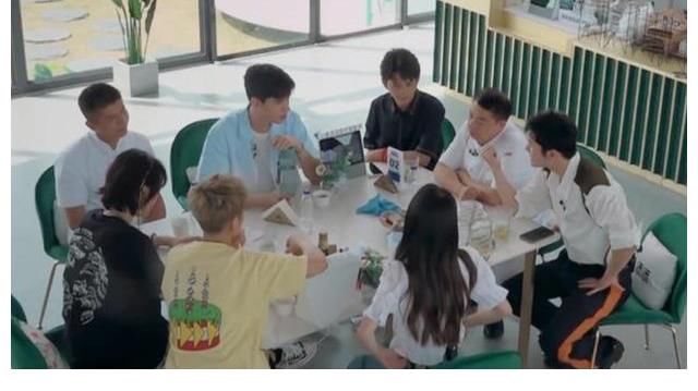 周也|谢谢你龚俊,让我对《中餐厅》还有一丝丝执念