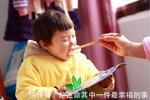 大人|有种辅食叫“大人饭”,吃太早会养出胖墩宝宝,过度喂养不得不防
