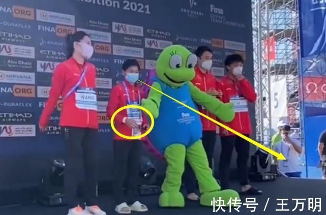 阿布扎比|全红婵太小只!首次登台亮相,差点被吉祥物撞翻,大妈自拍太抢镜